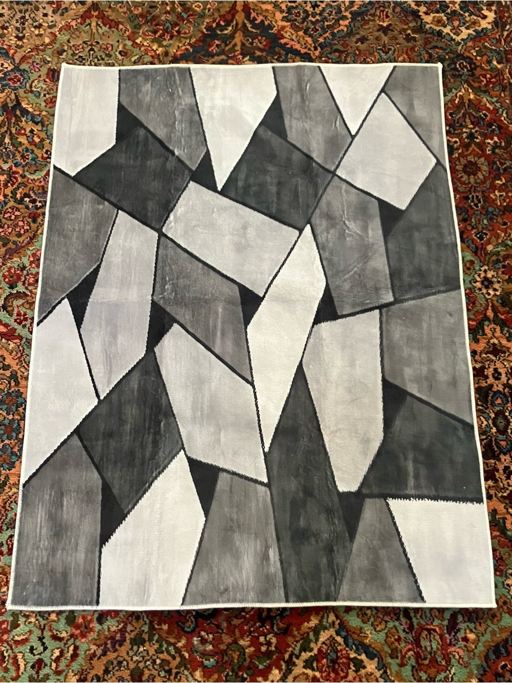 Geometric Gray and Off White Area Rug/Mat